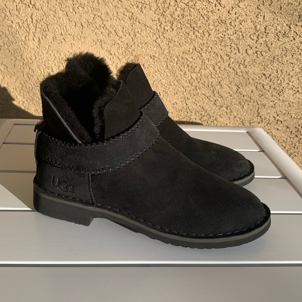 NWOT UGG black suede shearling ankle boots size 6.5